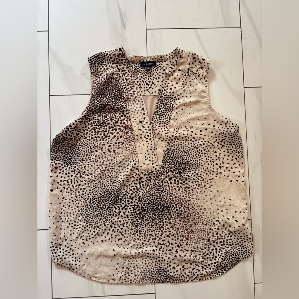 3/$30 le Château Sleeveless Lightweight v neck Blouse size XXL